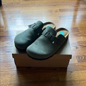 Green suede Birkenstock Boston clogs (cushionaire brand)